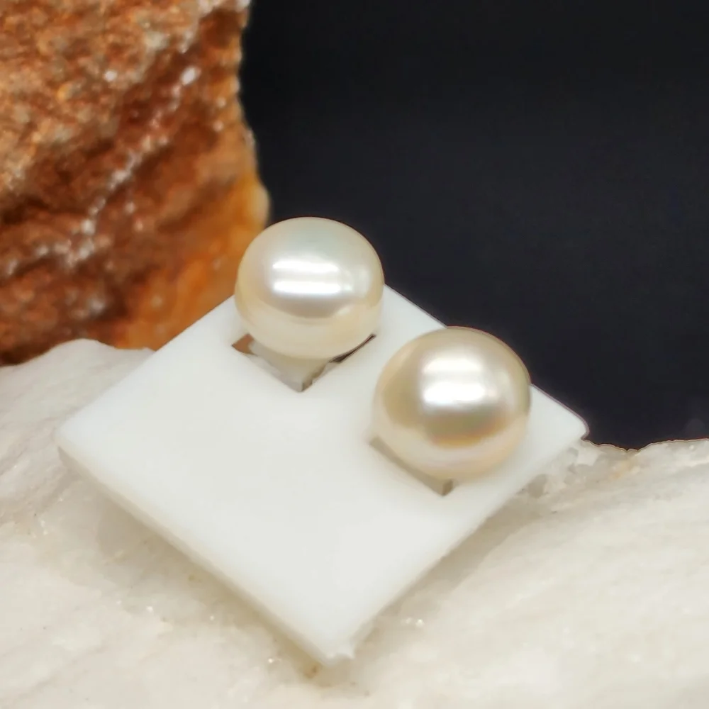 Classic Minimalist Natural White Pearls Studs Hypoallergenic Earrings
